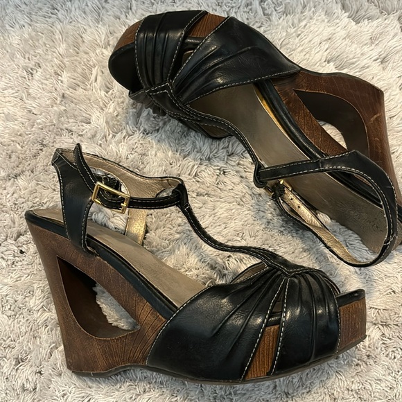 Exhilaration black and wood wedge sandals - Picture 1 of 7